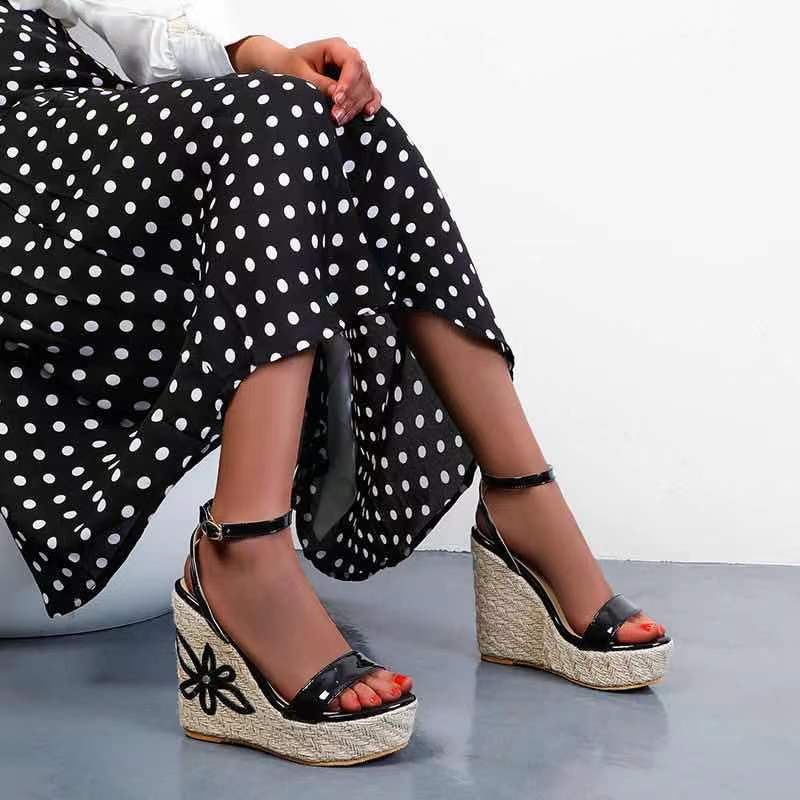 Spring And Summer Buckle Hollow High-Top Spot Fish Mouth European And American Rubber Black Patent Leather Fashion Women's Sandals